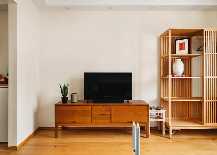 Unique Apartment-romantic Street-easy Check-in 아파트